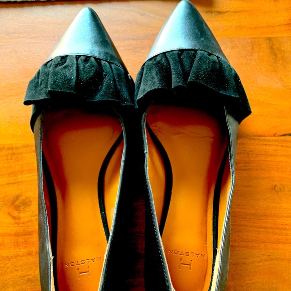 Halston flats - Picture 1 of 3